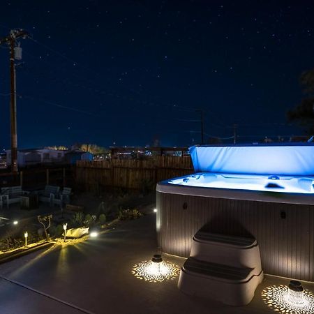 Desert Twilight 29 - Hot Tub & Ev Charger トウェンティナイン・パームズ エクステリア 写真